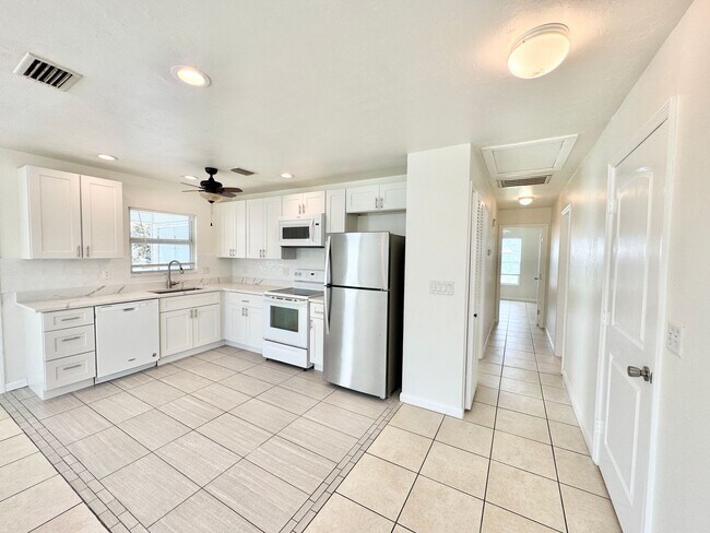 Building Photo - RFR (5280 Hunter Blvd)
