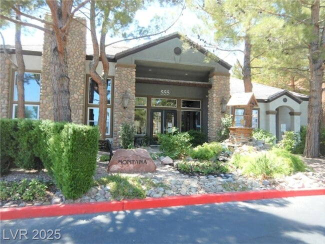 Building Photo - Well-Designed Silverado Ranch Condo | Spli...