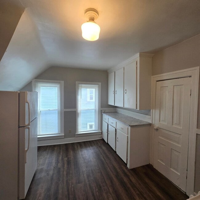 Foto del edificio - 919 Davis Ave NW