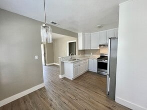 Building Photo - 1762 Gardenia Ave