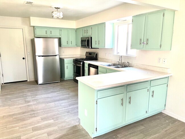 Foto del edificio - 7519 Elderberry Dr