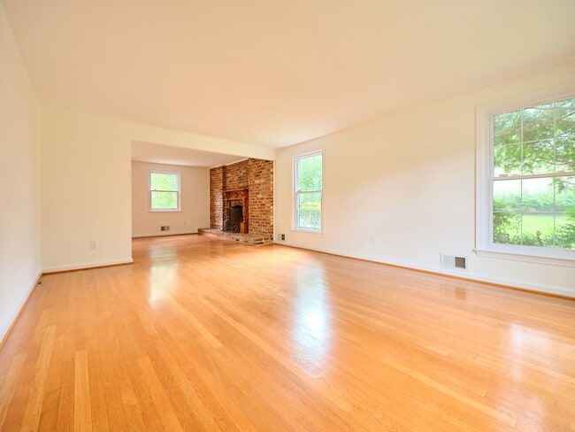 Foto del edificio - 9124 Copenhaver Dr