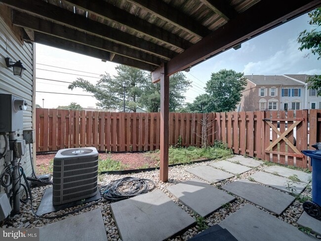Building Photo - 3022 Kings Village Rd