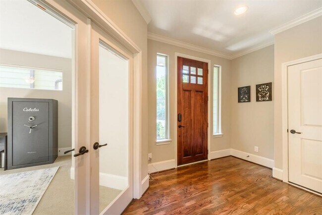 Foto del edificio - 5424 Petty St