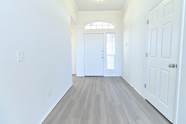 Building Photo - 2417 Arbor Dr