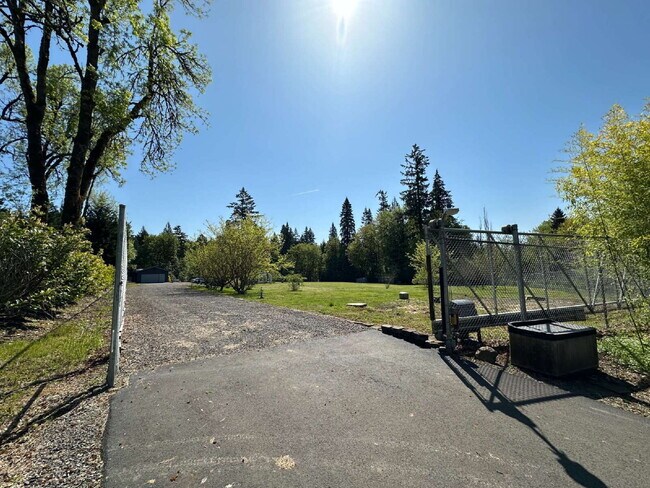 Foto del edificio - 3 Bed 2 Bath West Linn Property w/large yard