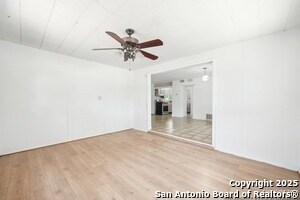 Foto del edificio - 4043 Tropical Dr