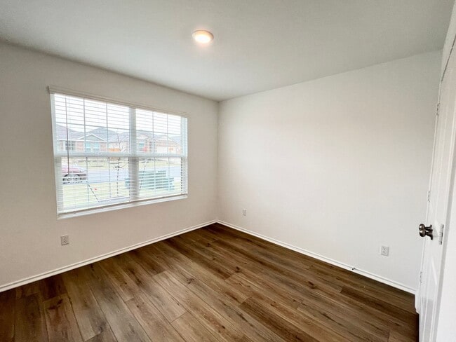 Building Photo - Jarrell Home For Lease