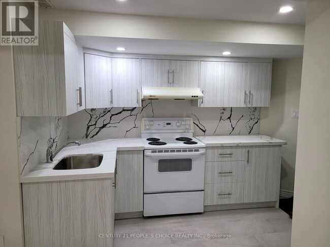 Building Photo - 383 Jay Crescent