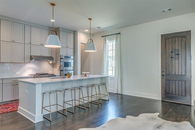 Foto del edificio - 7814 Ebury St