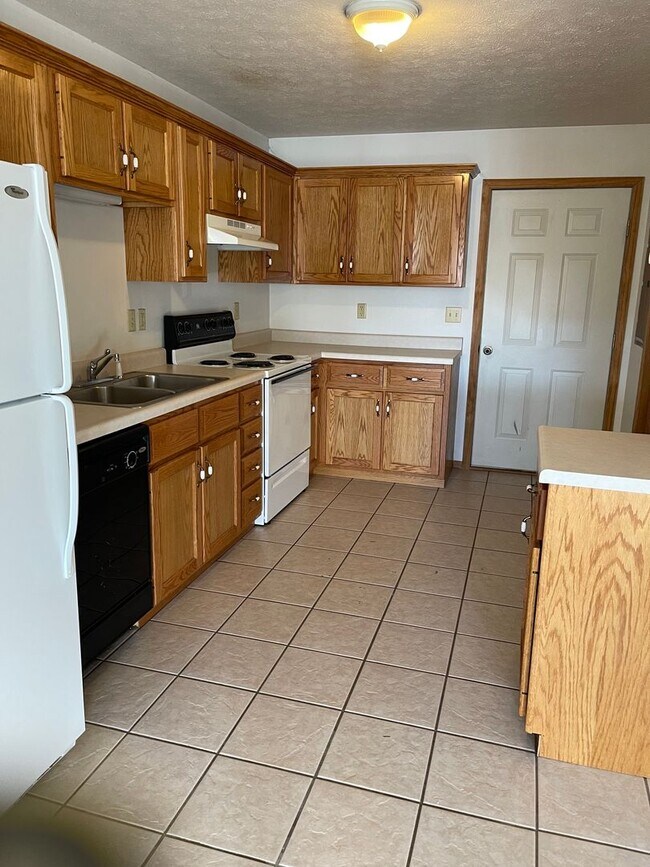 Foto del edificio - 2 BEDROOM 1 BATHROOM APARTMENT FOR RENT