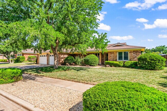 Foto del edificio - Spacious Home in Southwest Lubbock w/ Office