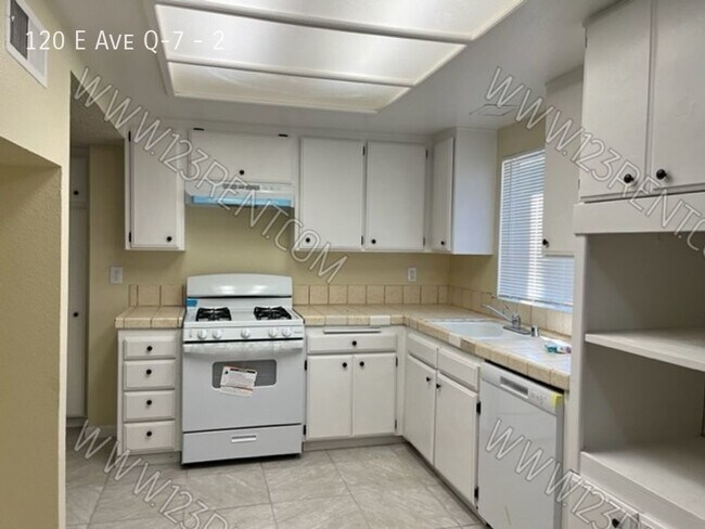 Building Photo - 1BD/ 1 BATH FIRST FLOOR APT EAST PALMDALE