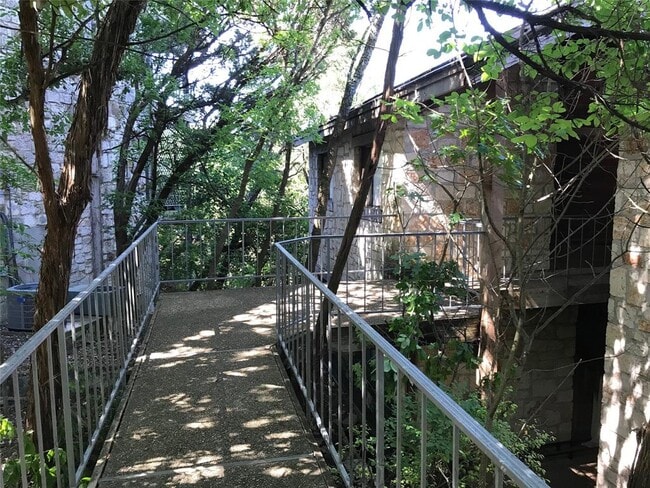 Foto del edificio - 8200 Neely Dr
