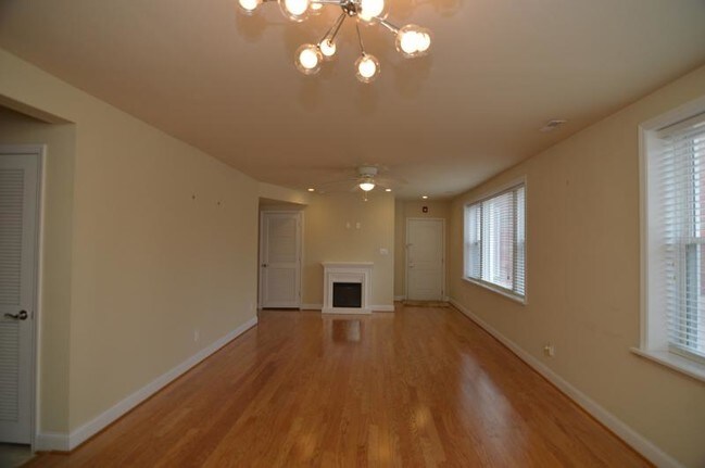 Foto del edificio - 7517 Oxford Ave