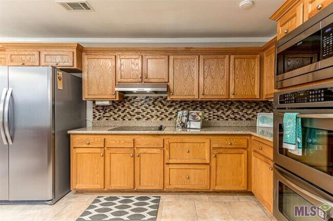 Foto del edificio - Stylish, Spacious & In a Prime Baton Rouge...