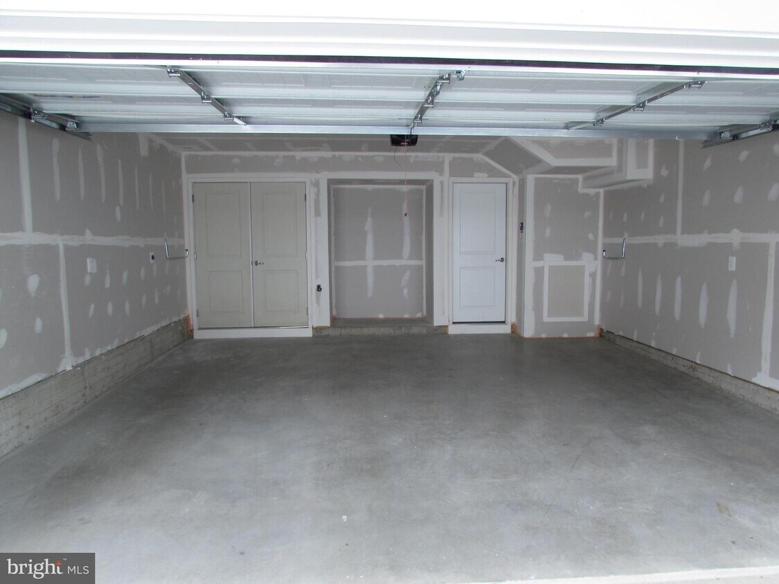 Foto principal - 7866 Johnnycake Rd