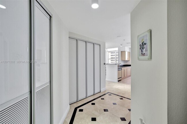 Foto del edificio - 2080 S Ocean Dr