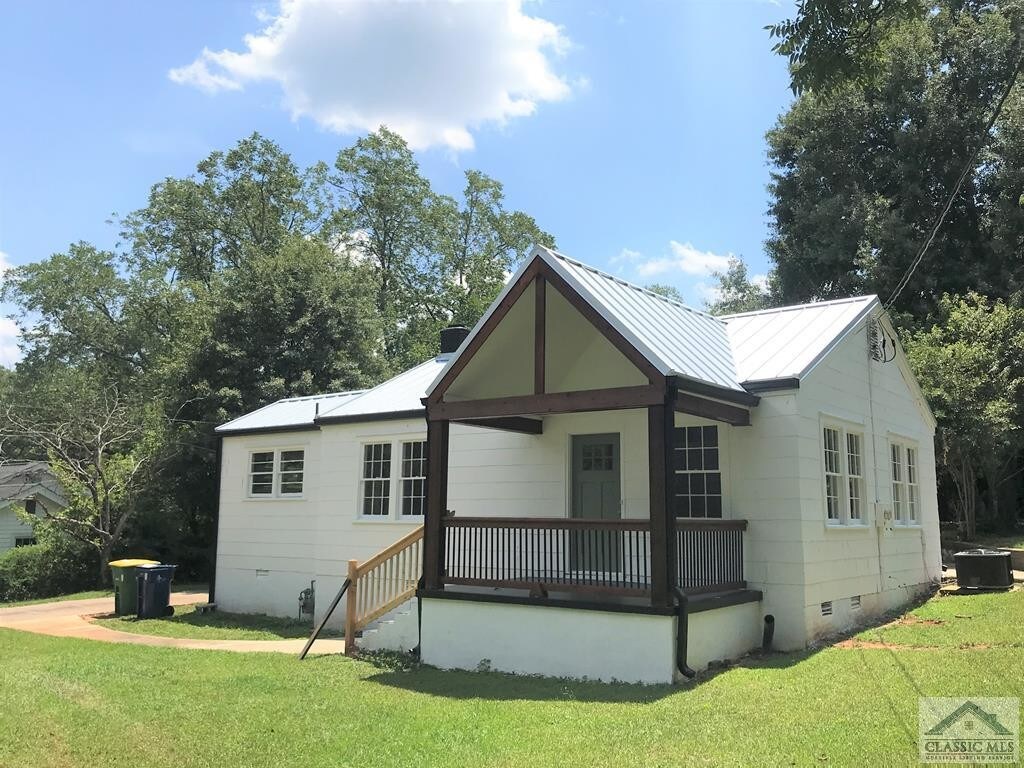 Primary Photo - 135 Sunset Dr