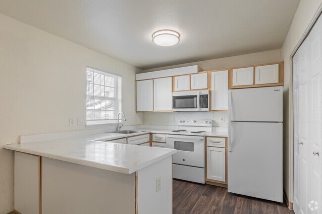 3BR, 2BA - 1,100SF - Kitchen - Bristol Woods