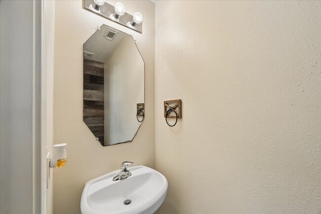 Building Photo - 341 Capella Oaks Ln