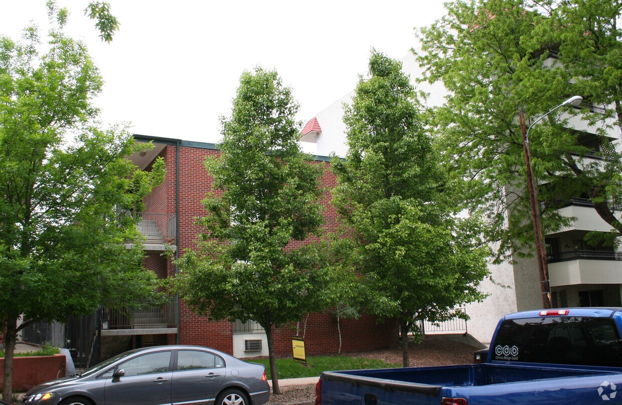 Building Photo - 1331 Columbine St