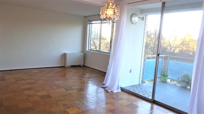 Building Photo - 10201 Grosvenor Pl