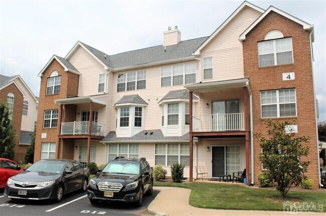 Foto del edificio - 405 Plymouth Rd