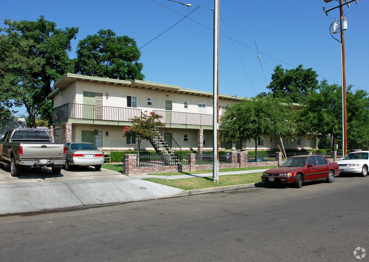 Primary Photo - 757 N Jackson Ave