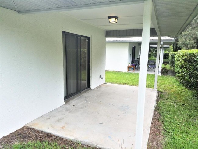 Building Photo - 13303 - B N. Ola Tampa FL, 33612