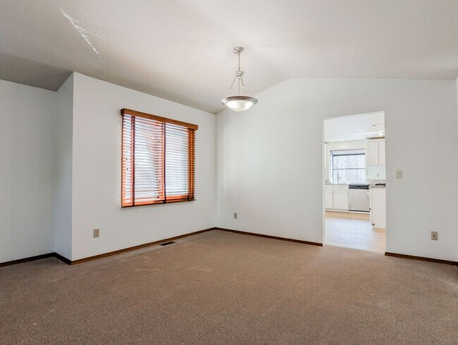 Building Photo - Move-in Ready 3 bed, 2 bath rambler w/ 2 c...