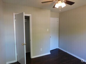 Building Photo - 3135 Briarwood Dr