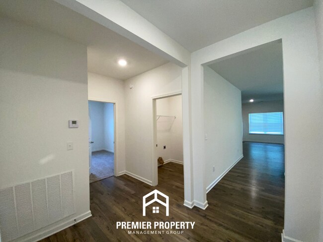 Foto del edificio - Modern 4BR/2BA Millington Home | Gourmet Island Kitchen & Luxury Primary Suite