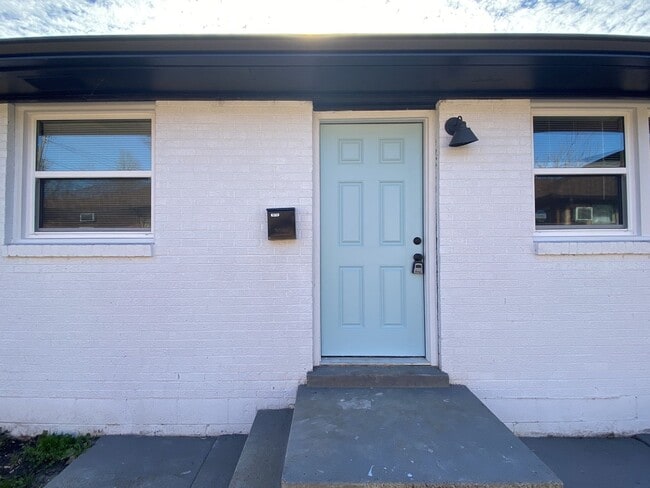 Building Photo - ON SPECIAL! 1/2 OFF APPLICATION FEE! Charm...