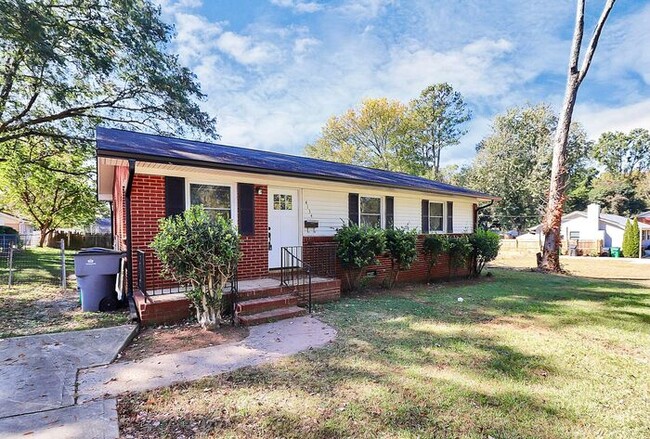 Building Photo - Charming 3BD/1BA Ranch in Windsor Park!