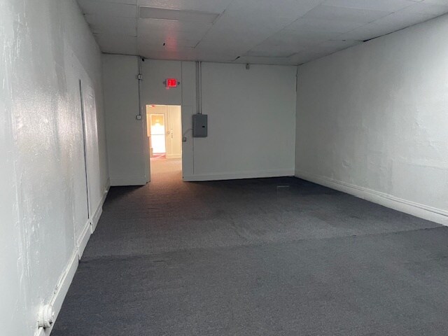 Foto del edificio - 125 W Broadway St