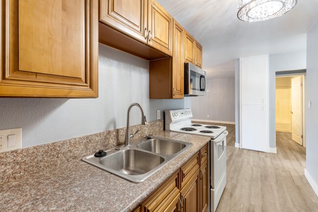 Photo - 1539 Pumalo St E Apartment