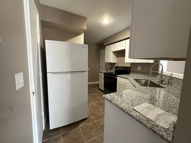 Foto del edificio - Welcome to this charming 3-bedroom, 2-bath...
