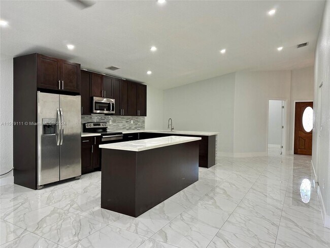 Foto del edificio - 7418 W 32nd Ct