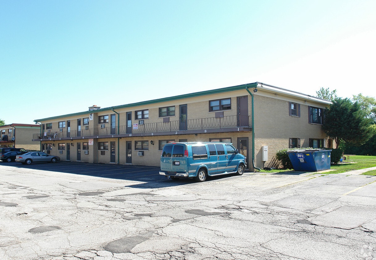 41 King Arthur Dr, Northlake, IL 60164 Apartments in Northlake, IL