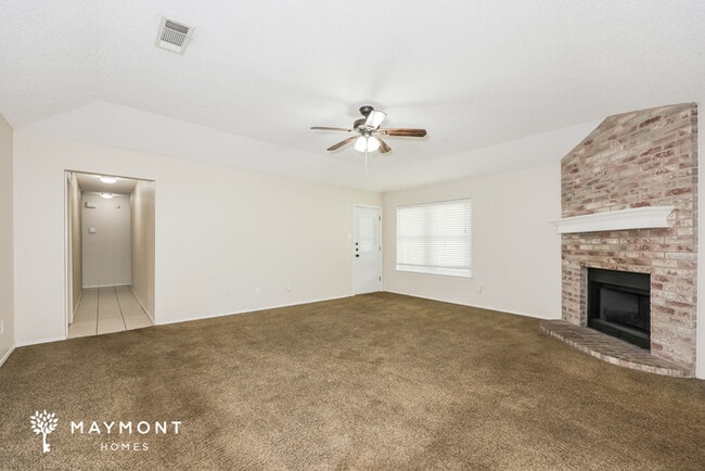 Foto del edificio - 806 Love Wood Ln