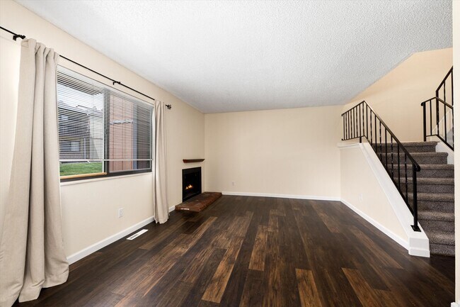 Foto del edificio - 2 bedroom 3 bath Updated townhome in Lakewood!