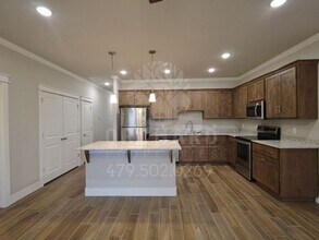 Building Photo - 3010 N Conway Dr