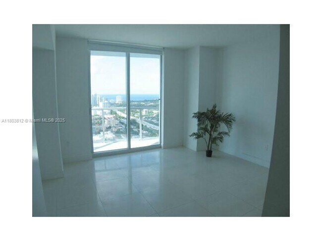 Foto del edificio - 185 SW 7th St