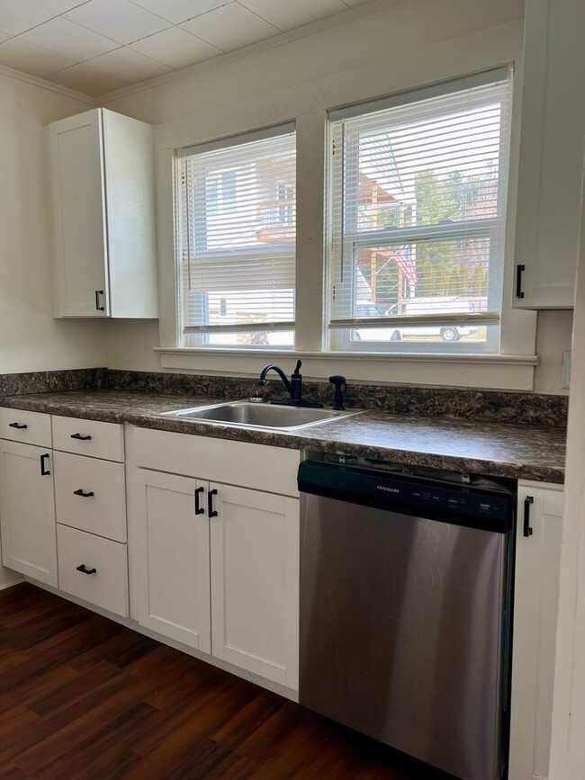 Building Photo - 2 Bed 1 Bath in Zirconia!!