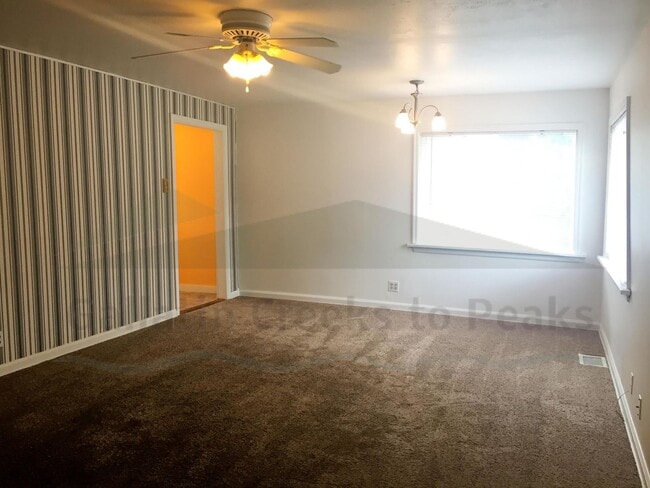 Building Photo - 2BD/1BA Rustic Home Near Campus