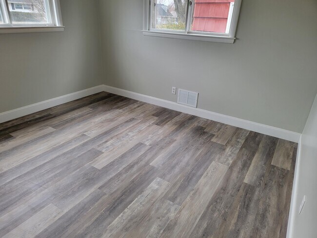 Building Photo - 3034 E Mound St