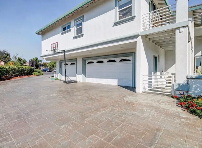Foto del edificio - 4 Bedroom, 3 Bath Home in Ridgemark Golf & Country Club