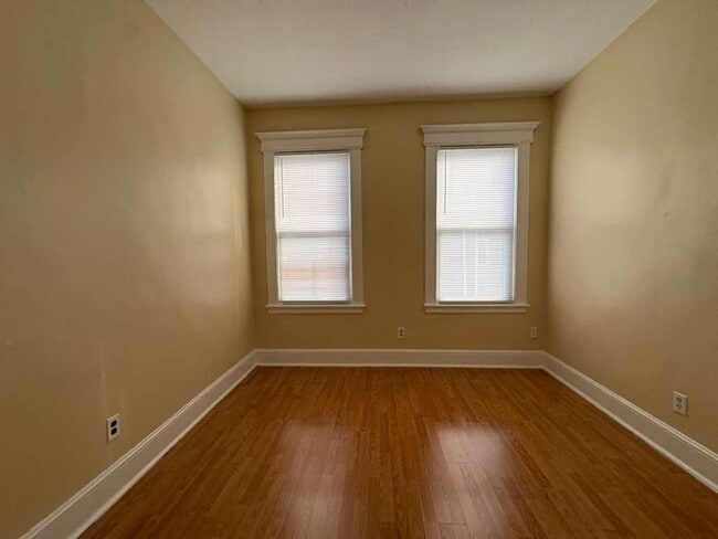 Foto del edificio - 56 Gilbert Ave