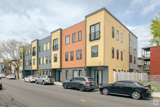 Foto del edificio - 656 Saratoga Street